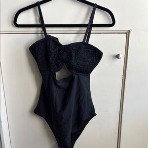 Women’s circle cut-out one-piece bathing suit